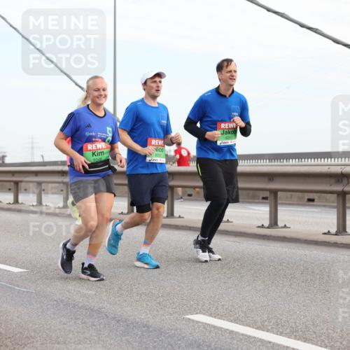 03.10.2025 - Köhlbrandbrückenlauf Lena Gebhardt http://msf.ph/oto/9199533 03.10.2025 15:39:14 Position 1 9248, 9251, 9253 meine-sportfotos.de
