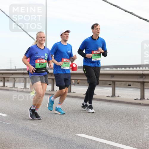 03.10.2025 - Köhlbrandbrückenlauf Lena Gebhardt http://msf.ph/oto/9199534 03.10.2025 15:39:14 Position 1 10, 9248, 9251, 9253 meine-sportfotos.de
