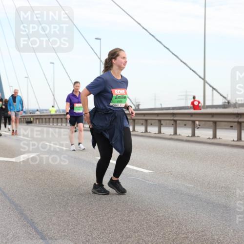 03.10.2025 - Köhlbrandbrückenlauf Lena Gebhardt http://msf.ph/oto/9199539 03.10.2025 15:39:16 Position 1 8535 meine-sportfotos.de