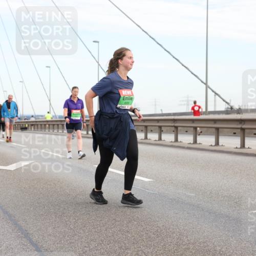 03.10.2025 - Köhlbrandbrückenlauf Lena Gebhardt http://msf.ph/oto/9199540 03.10.2025 15:39:16 Position 1 8535 meine-sportfotos.de
