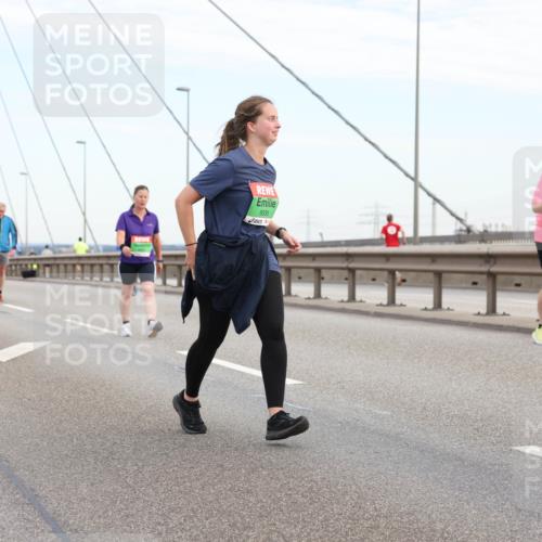 03.10.2025 - Köhlbrandbrückenlauf Lena Gebhardt http://msf.ph/oto/9199541 03.10.2025 15:39:16 Position 1 8535 meine-sportfotos.de