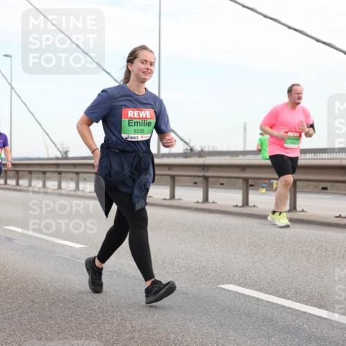 03.10.2025 - Köhlbrandbrückenlauf Lena Gebhardt http://msf.ph/oto/9199542 03.10.2025 15:39:16 Position 1 8535 meine-sportfotos.de