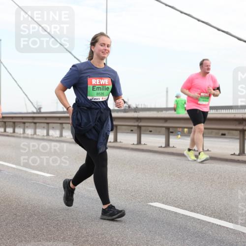 03.10.2025 - Köhlbrandbrückenlauf Lena Gebhardt http://msf.ph/oto/9199543 03.10.2025 15:39:16 Position 1 8535 meine-sportfotos.de