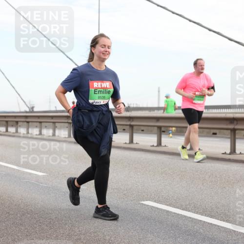 03.10.2025 - Köhlbrandbrückenlauf Lena Gebhardt http://msf.ph/oto/9199544 03.10.2025 15:39:16 Position 1 8535 meine-sportfotos.de