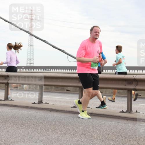 03.10.2025 - Köhlbrandbrückenlauf Lena Gebhardt http://msf.ph/oto/9199545 03.10.2025 15:39:18 Position 1 8470 meine-sportfotos.de