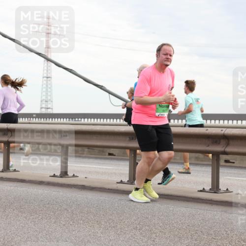 03.10.2025 - Köhlbrandbrückenlauf Lena Gebhardt http://msf.ph/oto/9199546 03.10.2025 15:39:18 Position 1 8470 meine-sportfotos.de