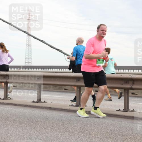 03.10.2025 - Köhlbrandbrückenlauf Lena Gebhardt http://msf.ph/oto/9199547 03.10.2025 15:39:18 Position 1 847 meine-sportfotos.de