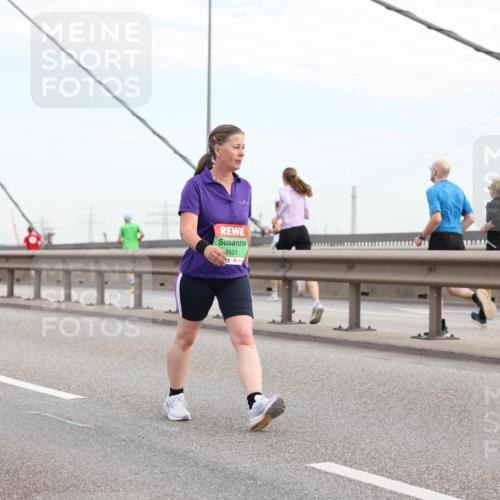 03.10.2025 - Köhlbrandbrückenlauf Lena Gebhardt http://msf.ph/oto/9199548 03.10.2025 15:39:19 Position 1 8551 meine-sportfotos.de