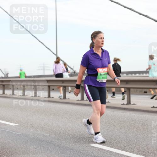 03.10.2025 - Köhlbrandbrückenlauf Lena Gebhardt http://msf.ph/oto/9199551 03.10.2025 15:39:20 Position 1 8551 meine-sportfotos.de