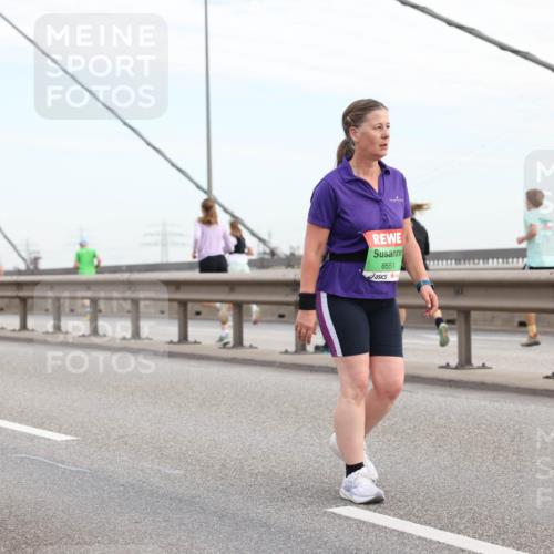 03.10.2025 - Köhlbrandbrückenlauf Lena Gebhardt http://msf.ph/oto/9199552 03.10.2025 15:39:20 Position 1 8551 meine-sportfotos.de