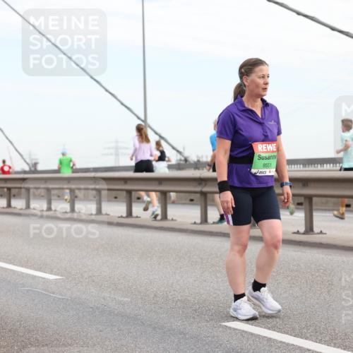 03.10.2025 - Köhlbrandbrückenlauf Lena Gebhardt http://msf.ph/oto/9199553 03.10.2025 15:39:20 Position 1 8551 meine-sportfotos.de