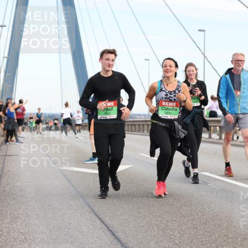 03.10.2025 - Köhlbrandbrückenlauf Lena Gebhardt http://msf.ph/oto/9199561 03.10.2025 15:39:23 Position 1 9555, 9554, 7998 meine-sportfotos.de
