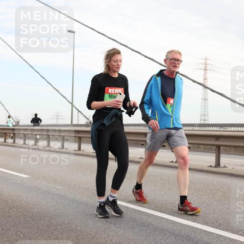 03.10.2025 - Köhlbrandbrückenlauf Lena Gebhardt http://msf.ph/oto/9199568 03.10.2025 15:39:26 Position 1  meine-sportfotos.de
