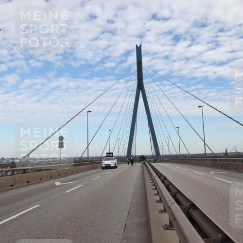 03.10.2025 - Köhlbrandbrückenlauf Lena Gebhardt http://msf.ph/oto/9199570 03.10.2025 15:12:20 Position 1  meine-sportfotos.de