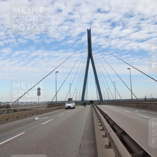 03.10.2025 - Köhlbrandbrückenlauf Lena Gebhardt http://msf.ph/oto/9199571 03.10.2025 15:12:20 Position 1 92110 meine-sportfotos.de