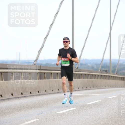 03.10.2025 - Köhlbrandbrückenlauf Lena Gebhardt http://msf.ph/oto/9199581 03.10.2025 15:15:39 Position 1 9144 meine-sportfotos.de