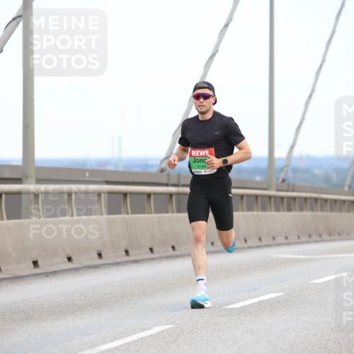 03.10.2025 - Köhlbrandbrückenlauf Lena Gebhardt http://msf.ph/oto/9199583 03.10.2025 15:15:40 Position 1 9144 meine-sportfotos.de