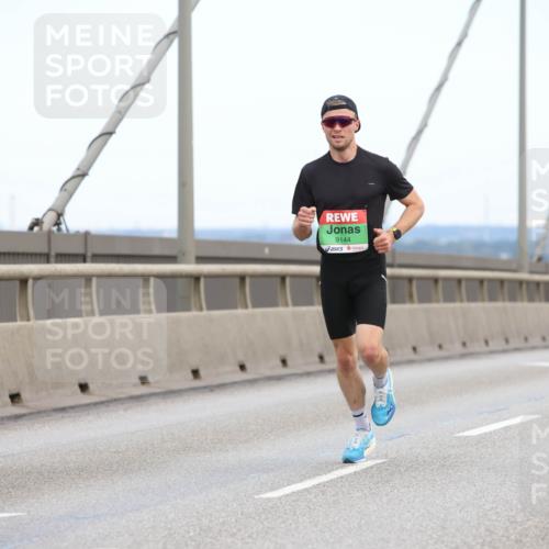 03.10.2025 - Köhlbrandbrückenlauf Lena Gebhardt http://msf.ph/oto/9199584 03.10.2025 15:15:41 Position 1 9144 meine-sportfotos.de