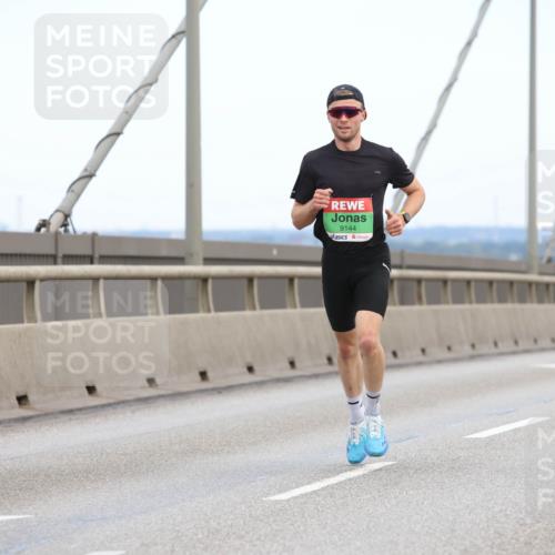 03.10.2025 - Köhlbrandbrückenlauf Lena Gebhardt http://msf.ph/oto/9199585 03.10.2025 15:15:41 Position 1 9144 meine-sportfotos.de