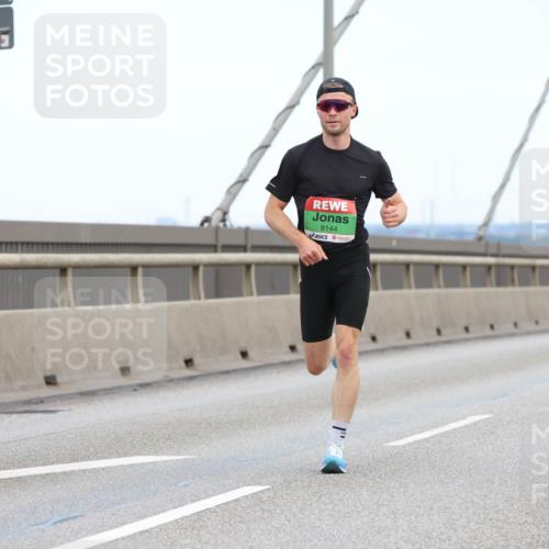 03.10.2025 - Köhlbrandbrückenlauf Lena Gebhardt http://msf.ph/oto/9199587 03.10.2025 15:15:42 Position 1 9144 meine-sportfotos.de