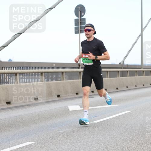 03.10.2025 - Köhlbrandbrückenlauf Lena Gebhardt http://msf.ph/oto/9199589 03.10.2025 15:15:43 Position 1 9144 meine-sportfotos.de
