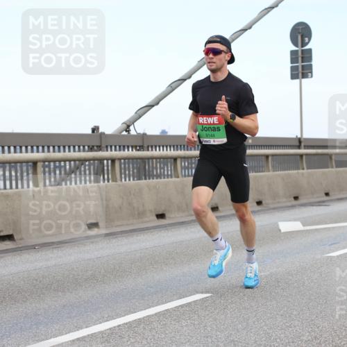 03.10.2025 - Köhlbrandbrückenlauf Lena Gebhardt http://msf.ph/oto/9199591 03.10.2025 15:15:43 Position 1 9144 meine-sportfotos.de