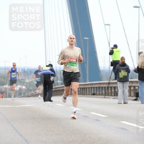 03.10.2025 - Köhlbrandbrückenlauf Lena Gebhardt http://msf.ph/oto/9199592 03.10.2025 15:16:33 Position 1 7004, 2025 meine-sportfotos.de