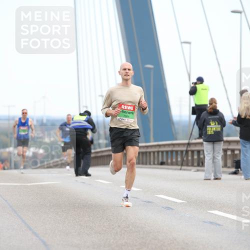 03.10.2025 - Köhlbrandbrückenlauf Lena Gebhardt http://msf.ph/oto/9199593 03.10.2025 15:16:33 Position 1 7004, 2025 meine-sportfotos.de