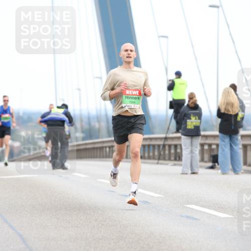 03.10.2025 - Köhlbrandbrückenlauf Lena Gebhardt http://msf.ph/oto/9199594 03.10.2025 15:16:34 Position 1 7004, 2015 meine-sportfotos.de