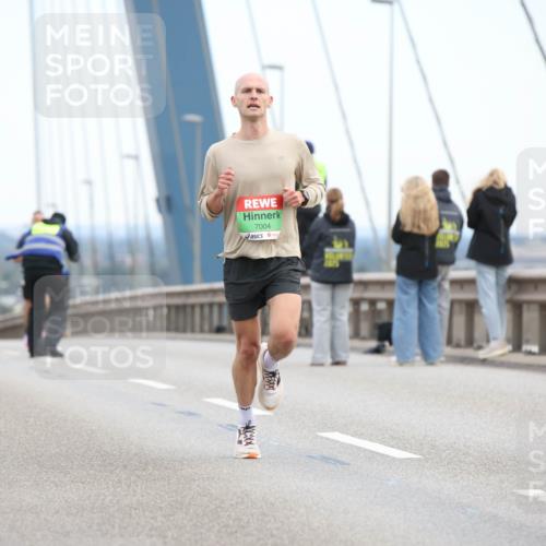 03.10.2025 - Köhlbrandbrückenlauf Lena Gebhardt http://msf.ph/oto/9199597 03.10.2025 15:16:34 Position 1 7004 meine-sportfotos.de