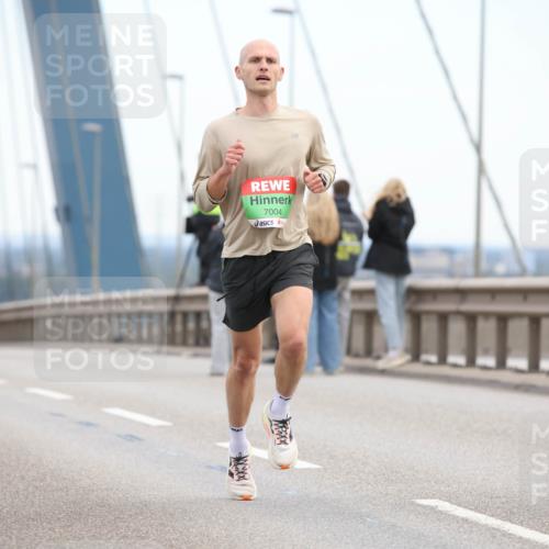 03.10.2025 - Köhlbrandbrückenlauf Lena Gebhardt http://msf.ph/oto/9199598 03.10.2025 15:16:35 Position 1 7004 meine-sportfotos.de