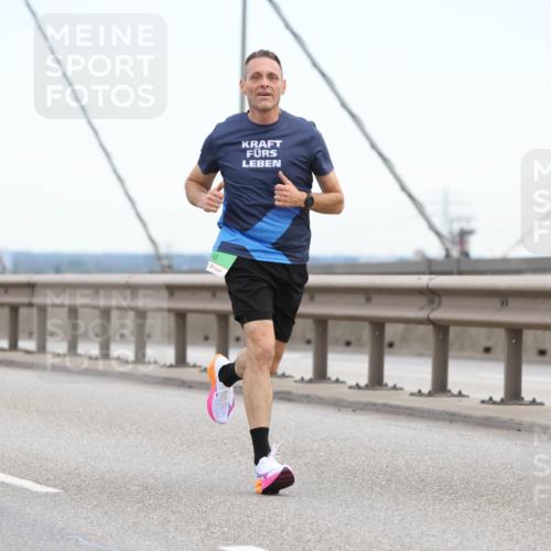 03.10.2025 - Köhlbrandbrückenlauf Lena Gebhardt http://msf.ph/oto/9199605 03.10.2025 15:16:45 Position 1  meine-sportfotos.de