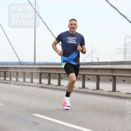 03.10.2025 - Köhlbrandbrückenlauf Lena Gebhardt http://msf.ph/oto/9199606 03.10.2025 15:16:45 Position 1  meine-sportfotos.de