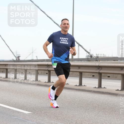 03.10.2025 - Köhlbrandbrückenlauf Lena Gebhardt http://msf.ph/oto/9199611 03.10.2025 15:16:46 Position 1  meine-sportfotos.de