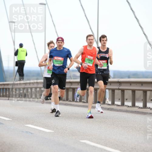 03.10.2025 - Köhlbrandbrückenlauf Lena Gebhardt http://msf.ph/oto/9199612 03.10.2025 15:17:14 Position 1 7003, 9130 meine-sportfotos.de