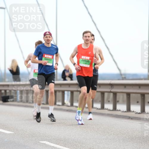 03.10.2025 - Köhlbrandbrückenlauf Lena Gebhardt http://msf.ph/oto/9199614 03.10.2025 15:17:15 Position 1 9130 meine-sportfotos.de