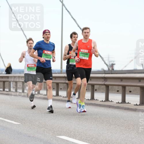 03.10.2025 - Köhlbrandbrückenlauf Lena Gebhardt http://msf.ph/oto/9199617 03.10.2025 15:17:16 Position 1 8787, 9130, 7003, 9720 meine-sportfotos.de
