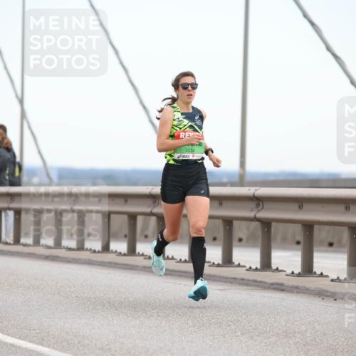 03.10.2025 - Köhlbrandbrückenlauf Lena Gebhardt http://msf.ph/oto/9199623 03.10.2025 15:17:21 Position 1 7034 meine-sportfotos.de