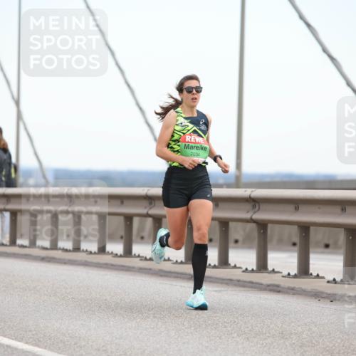 03.10.2025 - Köhlbrandbrückenlauf Lena Gebhardt http://msf.ph/oto/9199624 03.10.2025 15:17:21 Position 1 7034 meine-sportfotos.de