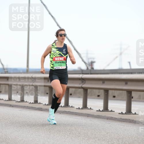 03.10.2025 - Köhlbrandbrückenlauf Lena Gebhardt http://msf.ph/oto/9199626 03.10.2025 15:17:22 Position 1 7034 meine-sportfotos.de