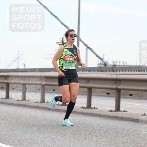 03.10.2025 - Köhlbrandbrückenlauf Lena Gebhardt http://msf.ph/oto/9199629 03.10.2025 15:17:23 Position 1 7034 meine-sportfotos.de