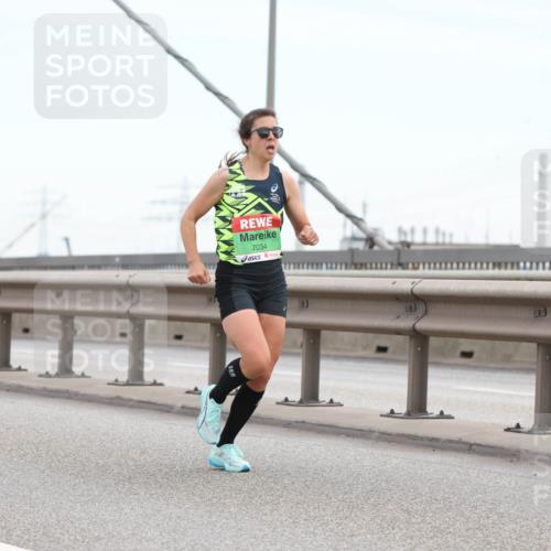 03.10.2025 - Köhlbrandbrückenlauf Lena Gebhardt http://msf.ph/oto/9199630 03.10.2025 15:17:23 Position 1 7034 meine-sportfotos.de