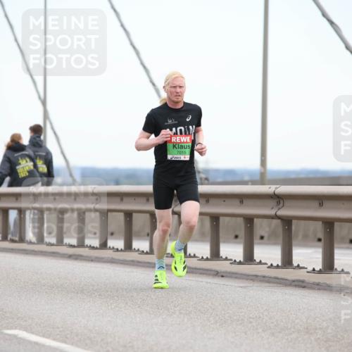 03.10.2025 - Köhlbrandbrückenlauf Lena Gebhardt http://msf.ph/oto/9199631 03.10.2025 15:17:25 Position 1 7015 meine-sportfotos.de