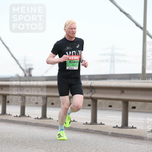 03.10.2025 - Köhlbrandbrückenlauf Lena Gebhardt http://msf.ph/oto/9199636 03.10.2025 15:17:27 Position 1 7015 meine-sportfotos.de