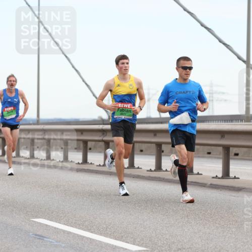 03.10.2025 - Köhlbrandbrückenlauf Lena Gebhardt http://msf.ph/oto/9199641 03.10.2025 15:17:42 Position 1 8871 meine-sportfotos.de