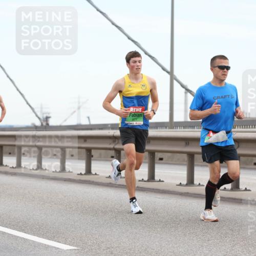 03.10.2025 - Köhlbrandbrückenlauf Lena Gebhardt http://msf.ph/oto/9199643 03.10.2025 15:17:42 Position 1 8871 meine-sportfotos.de