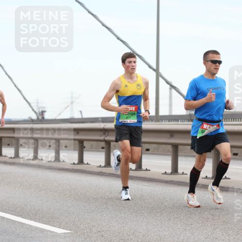 03.10.2025 - Köhlbrandbrückenlauf Lena Gebhardt http://msf.ph/oto/9199644 03.10.2025 15:17:42 Position 1 8871 meine-sportfotos.de