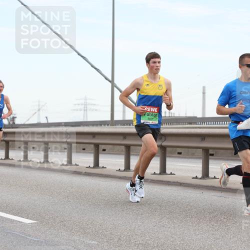 03.10.2025 - Köhlbrandbrückenlauf Lena Gebhardt http://msf.ph/oto/9199645 03.10.2025 15:17:43 Position 1 8871 meine-sportfotos.de