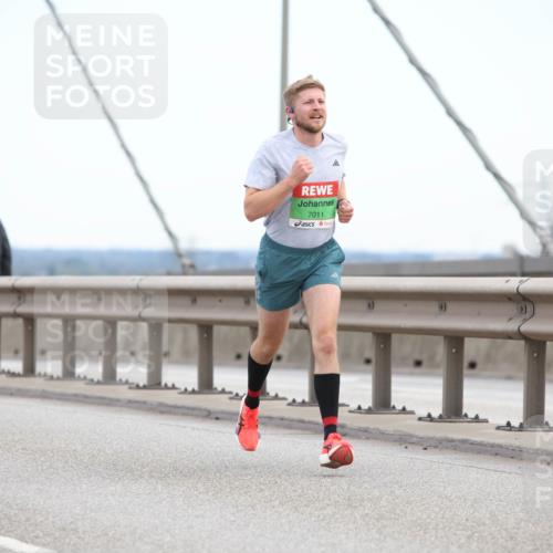 03.10.2025 - Köhlbrandbrückenlauf Lena Gebhardt http://msf.ph/oto/9199650 03.10.2025 15:17:52 Position 1 7011 meine-sportfotos.de
