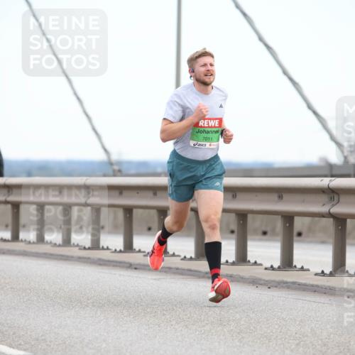 03.10.2025 - Köhlbrandbrückenlauf Lena Gebhardt http://msf.ph/oto/9199651 03.10.2025 15:17:52 Position 1 7011 meine-sportfotos.de